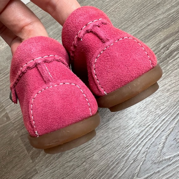 NEW 5.5 MINNETONKA × Hello kitty Kawaii Pink Leather Moccasins - Picture 5 of 8